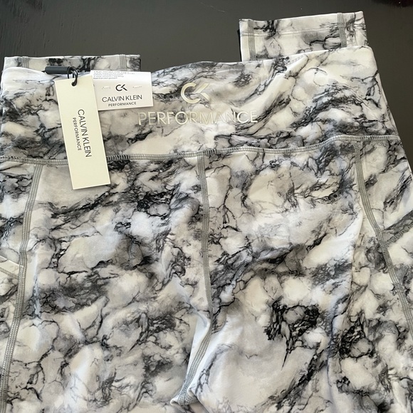 Calvin Klein Performance Legging - Picture 2 of 3